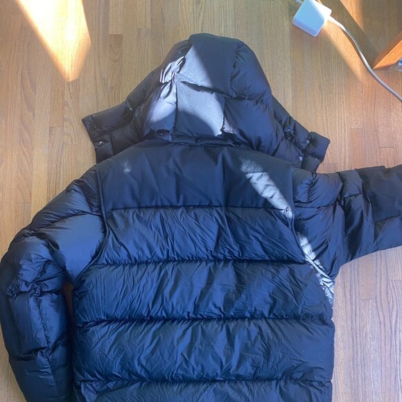 Burberry Down Black Puffer Coat w/ Detachable Sleeves - Men's Large (NWOT) - Picture 4 of 7